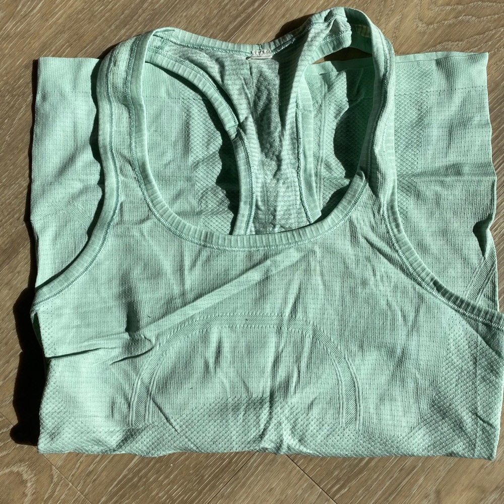 Lululemon Swifty Tech Racerback Tank Top SIZE 04 - Picture 2 of 2